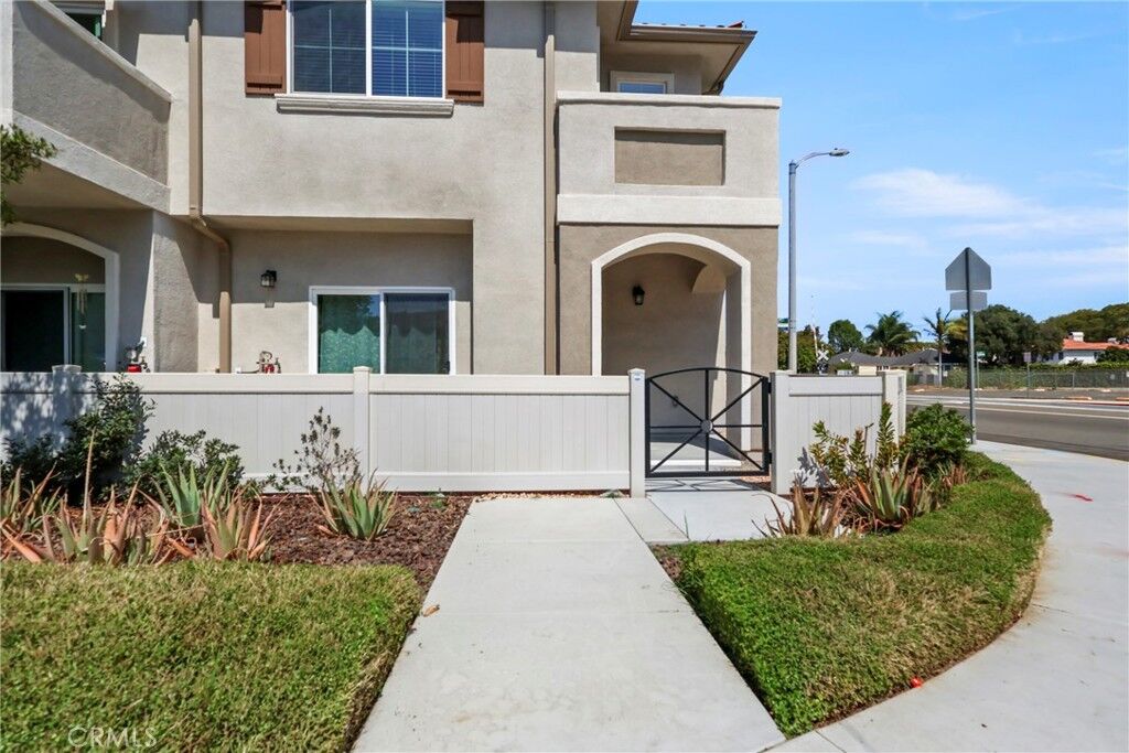 Property Photo:  2043 Lincoln Avenue  CA 90501 