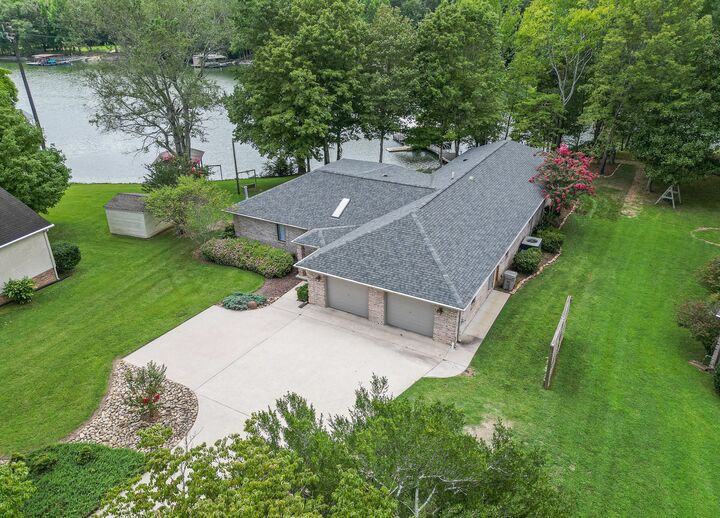 Property Photo:  117 Lake St  TN 37330 