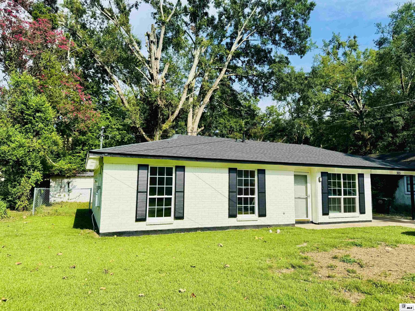 Property Photo:  303 Columbia Avenue  LA 71203 