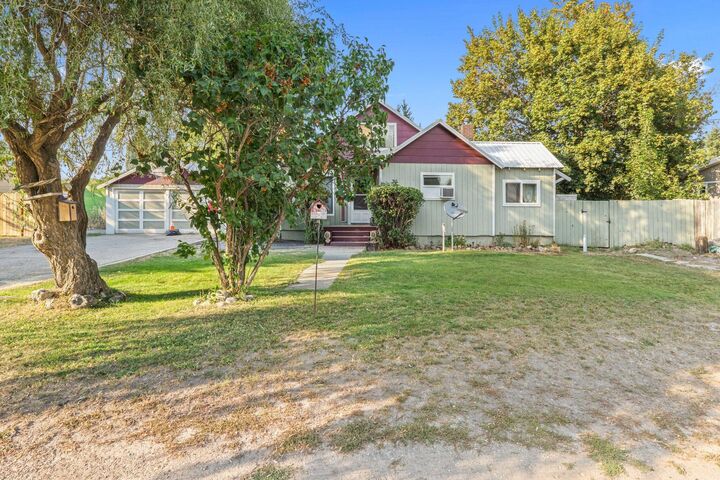 Property Photo: 206 W Jenkins Ave WA 99109