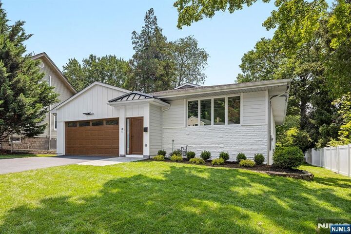 Property Photo:  14 Chestnut Avenue  NJ 07624 