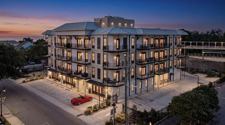 Property Photo:  124 Court Street 402  MS 39520 