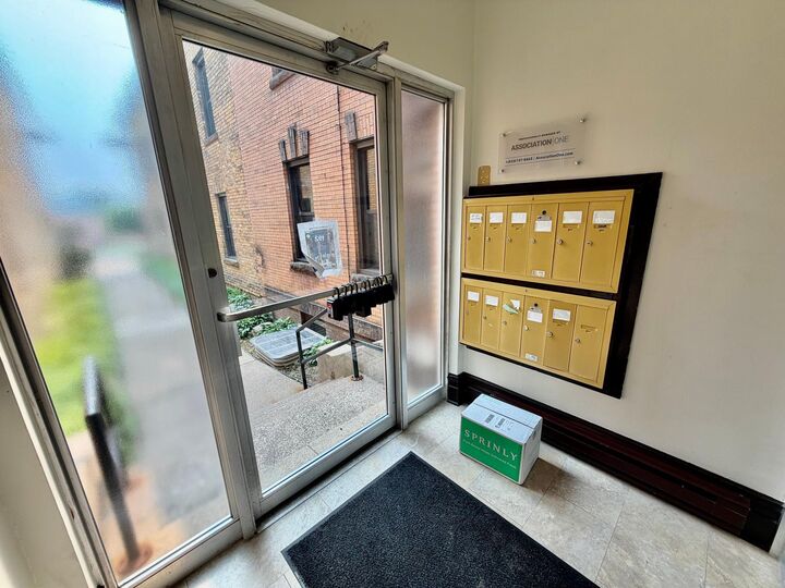 Property Photo:  1928 Aldrich Avenue S B105  MN 55403 