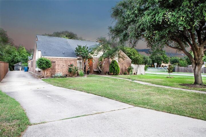 Property Photo: 810 Highland Hills Lane TX 75077