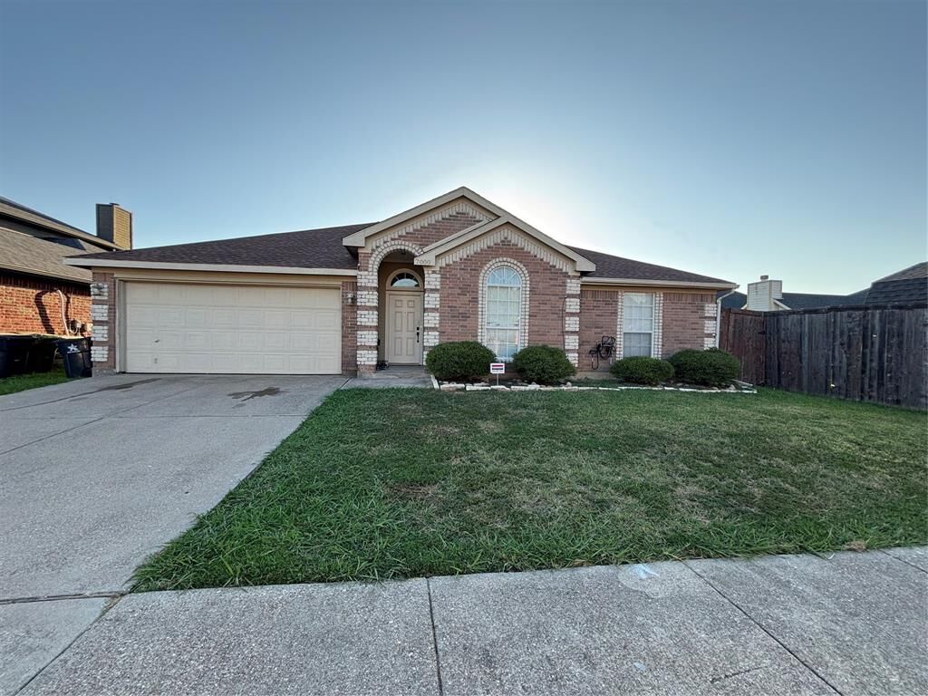Property Photo: 7000 Raven Meadow TX 76002