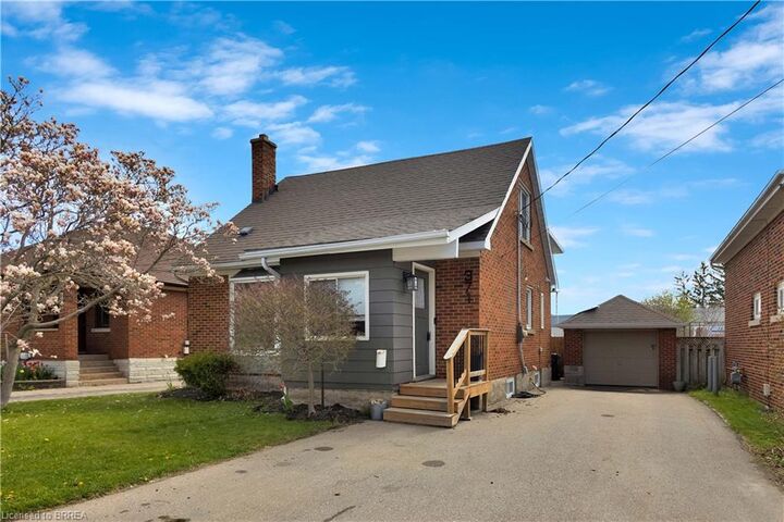 371 Ottawa Street S — photo 1
