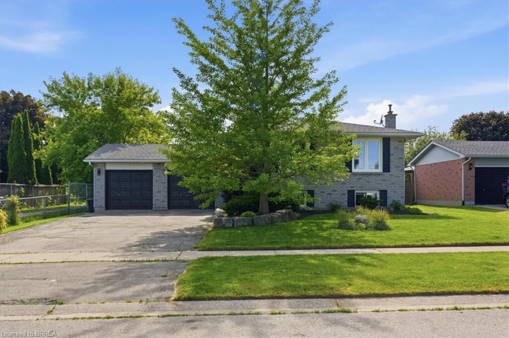 Property Photo: 33 Edward Avenue ON N0E 1N0