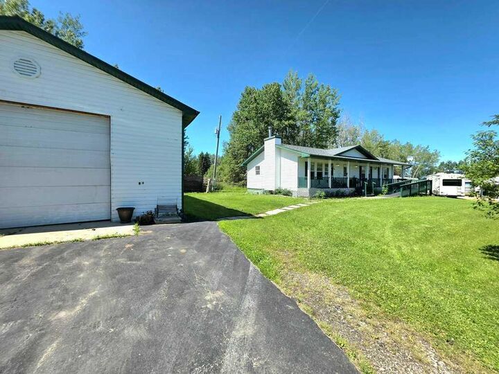 Property Photo: 18 4 Street W AB T0G 0X0