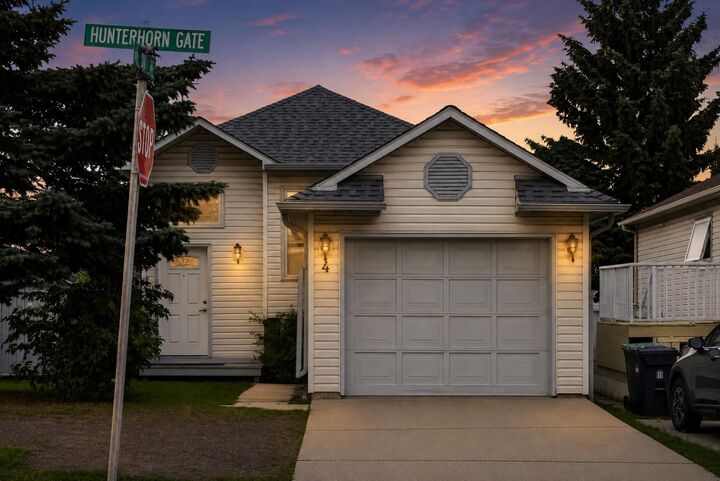 4 Hunterhorn Gate NE — photo 1