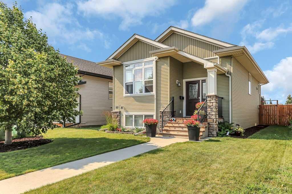 Property Photo: 212 Cedar Square AB T4M 0A2