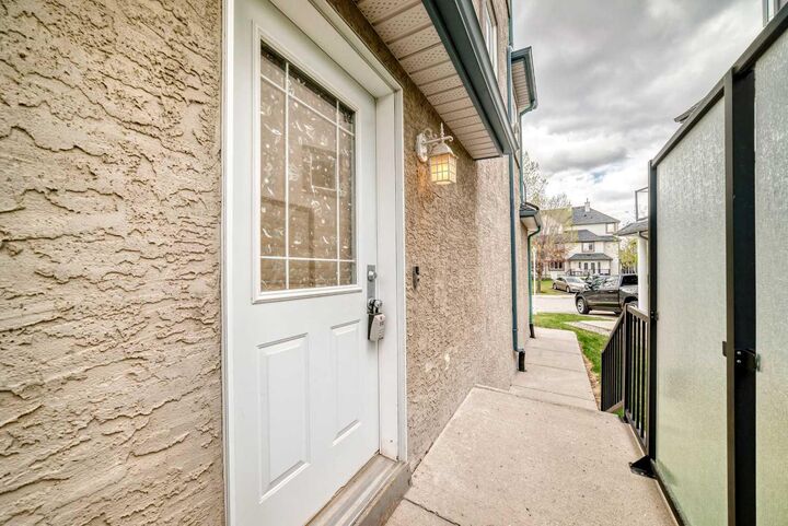 Property Photo:  156 Simcoe Place SW  AB T3H 0X7 