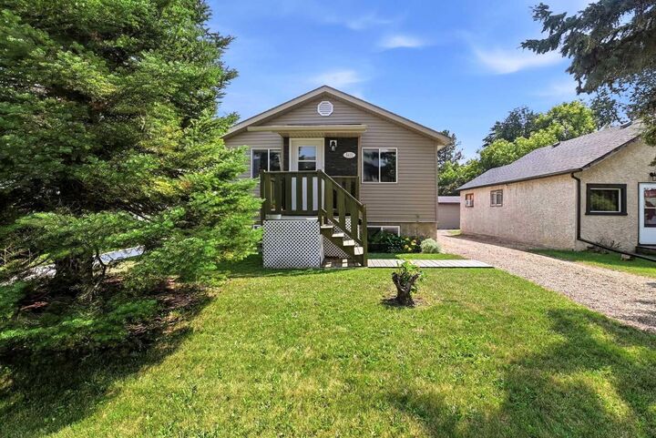 Property Photo: 5431 55 Avenue AB T4L 1M1