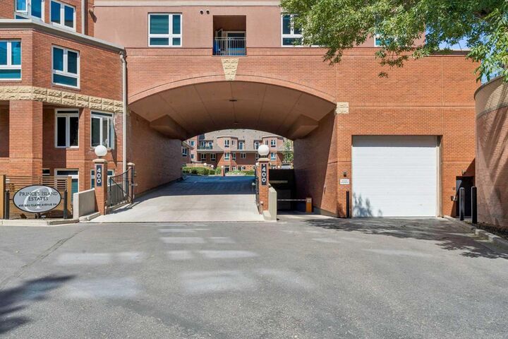 Property Photo:  400 Eau Claire Avenue SW 7101  AB T2P 4X2 