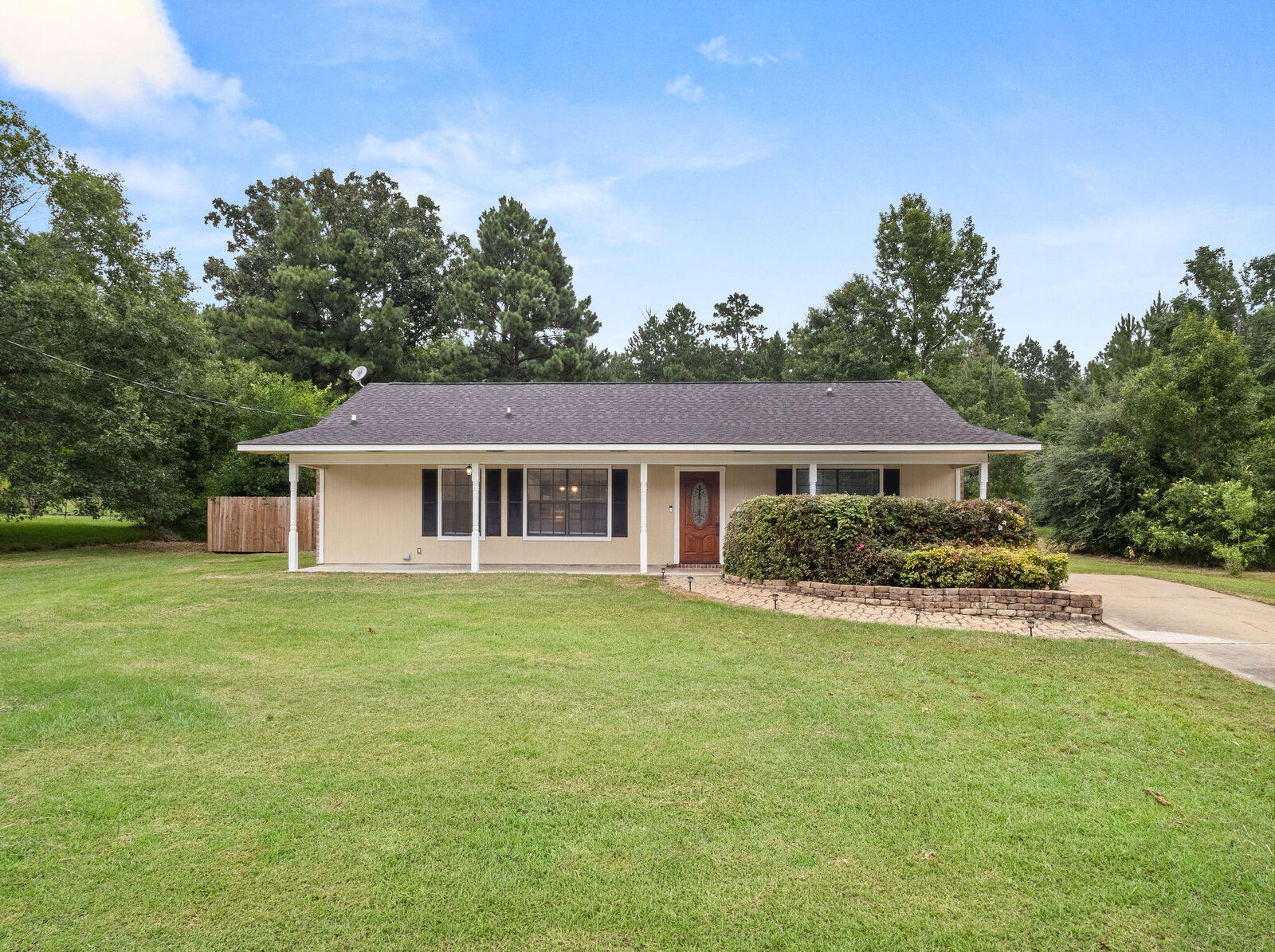 Property Photo:  1110 Nicholas  LA 71461 