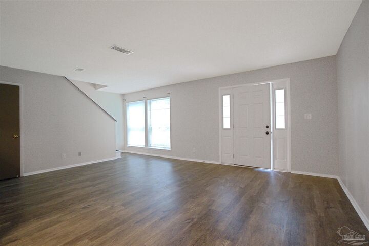 Property Photo:  3323 Kingswood Ct  FL 32514 