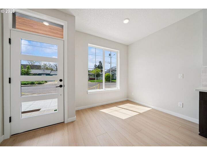 Property Photo: 5951 SE Reedway St OR 97206
