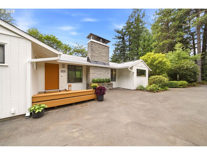 Property Photo:  1111 SW Coronado St  OR 97219 