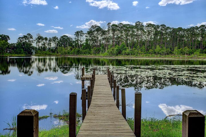 Property Photo:  216 Lake Como Dr  FL 32181 