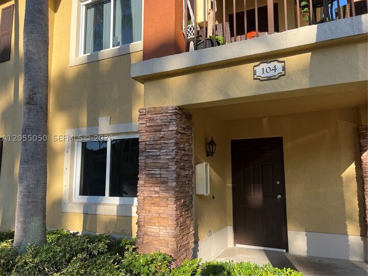 Property Photo: 985 NE 33rd Ter 104 FL 33033