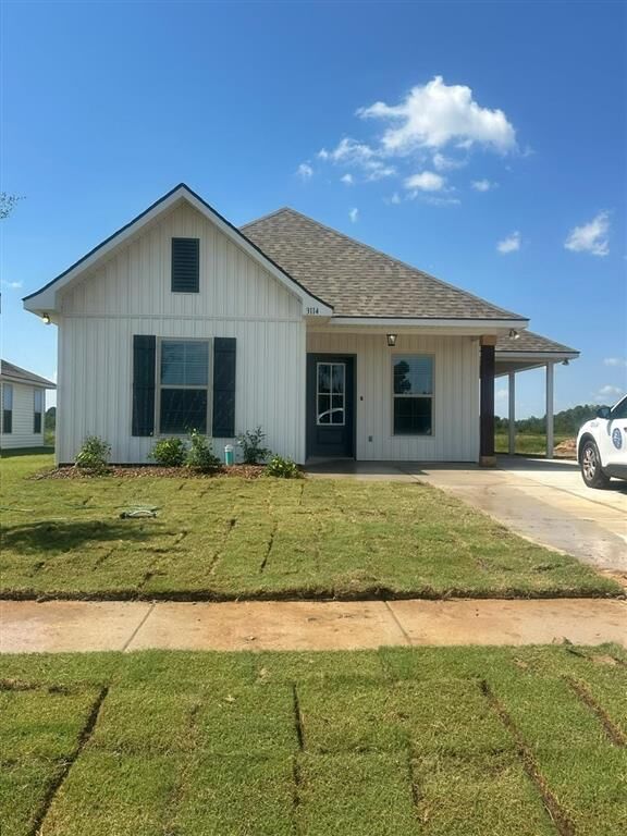 Property Photo: 3114 E Blue Heron Drive E LA 70615