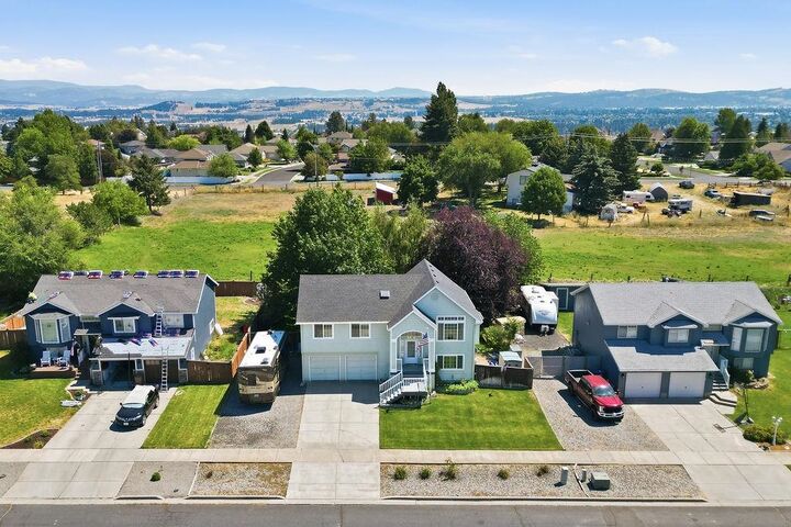 Property Photo:  8808 N Maple St  WA 99208 