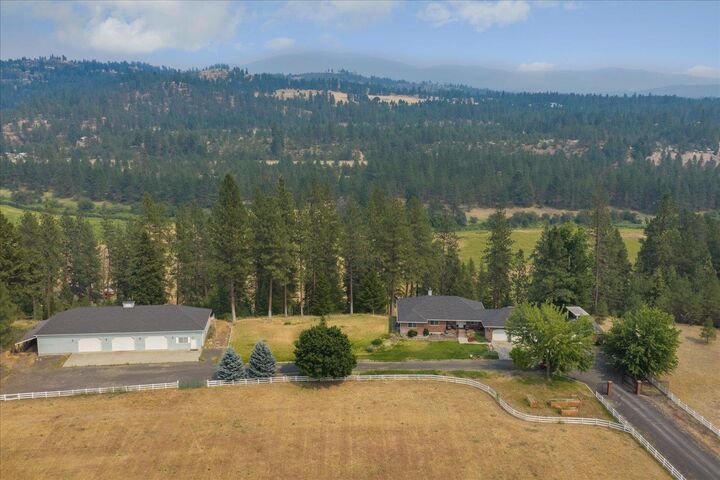 Property Photo:  29414 N Selkirk View Dr  WA 99003 