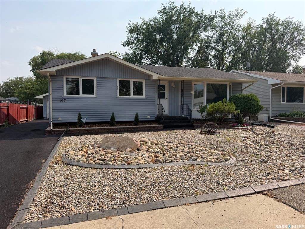 Property Photo:  107 Merlin Crescent  SK S4R 3E6 