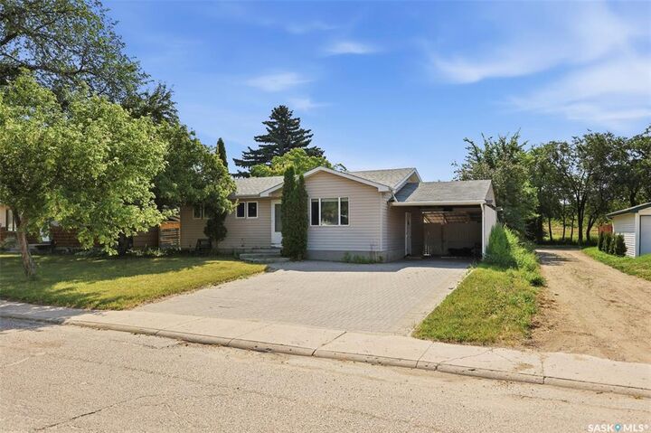 Property Photo:  30 Marlborough Crescent  SK S7L 3T7 