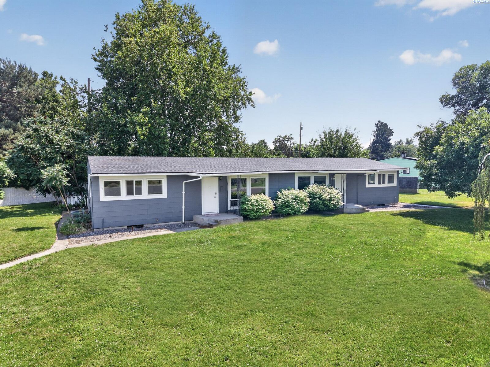 Property Photo: 1016 #B Cedar St WA 99354