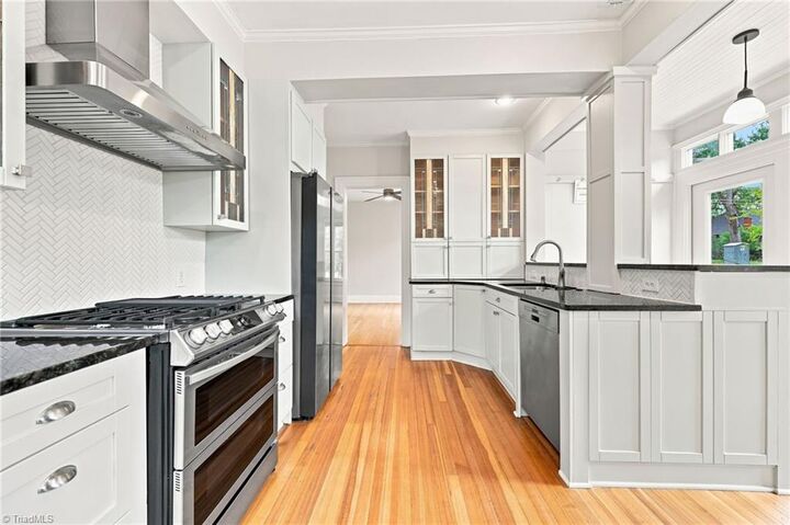 Property Photo:  901 Fairmont Street  NC 27401 