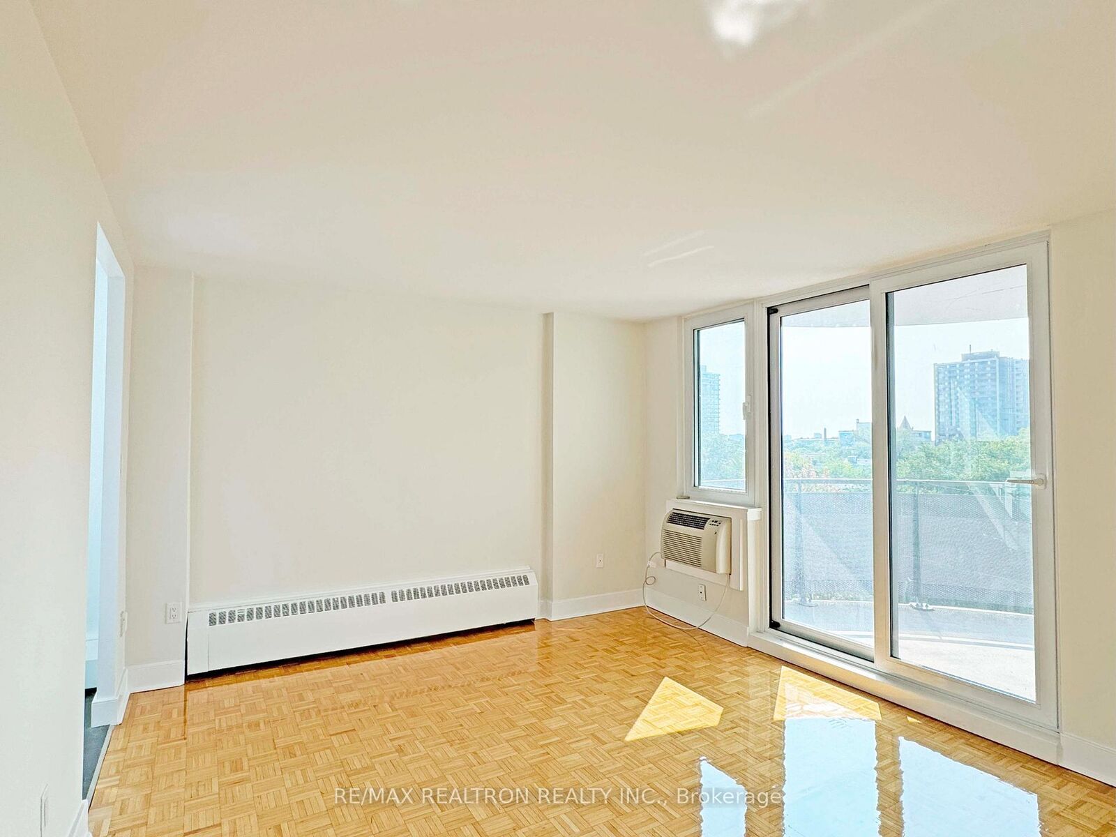 Property Photo:  485 Huron Street 402  ON M5R 2R5 