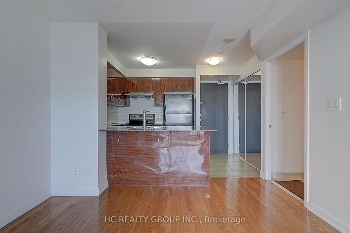 Property Photo:  5791 Yonge Street 1909  ON M2M 3T9 