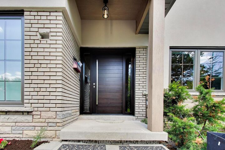Property Photo:  1621 Skyline Drive  ON L5E 2W9 