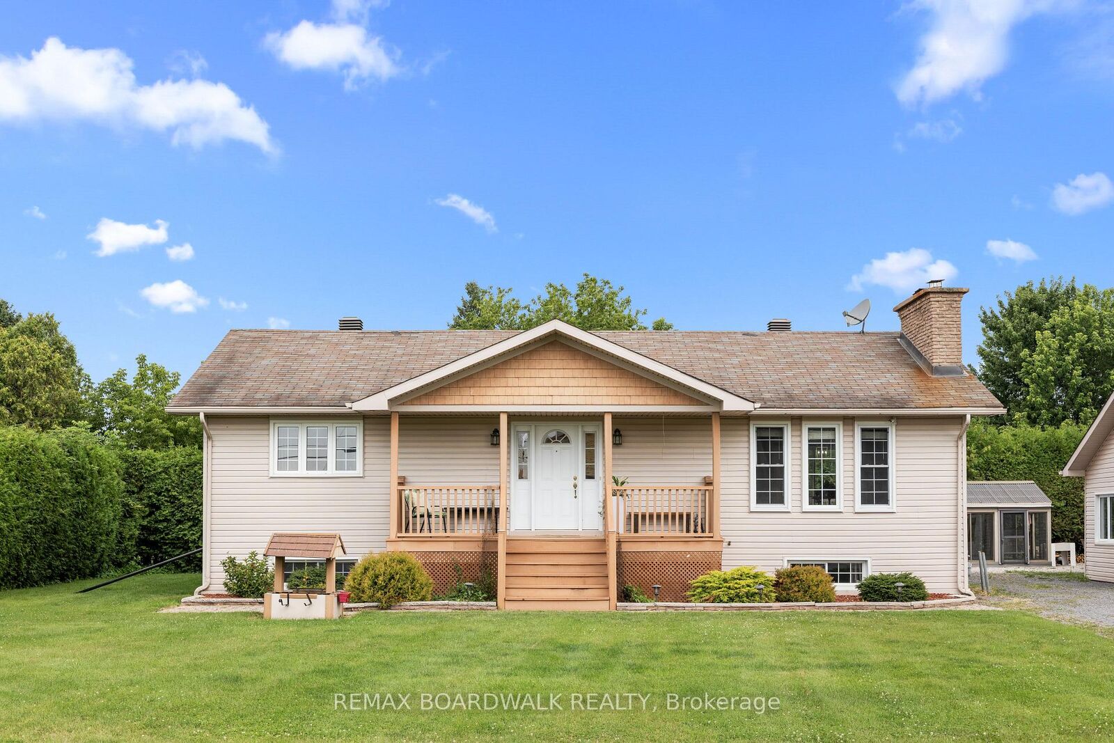Property Photo: 955 Lacroix Road ON K0A 2A0