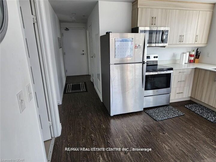 Property Photo:  158 King Street North Street N 2305  ON N2J 2Y2 