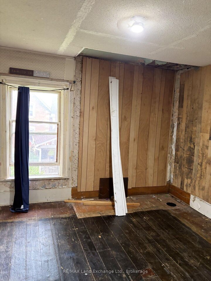 Property Photo: 1064 Howick Street ON N0G 2X0