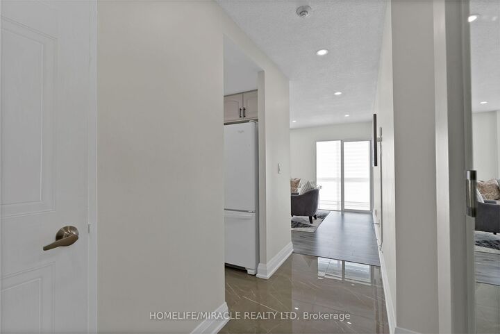 Property Photo: 350 Webb Drive 112 ON L5B 3W4