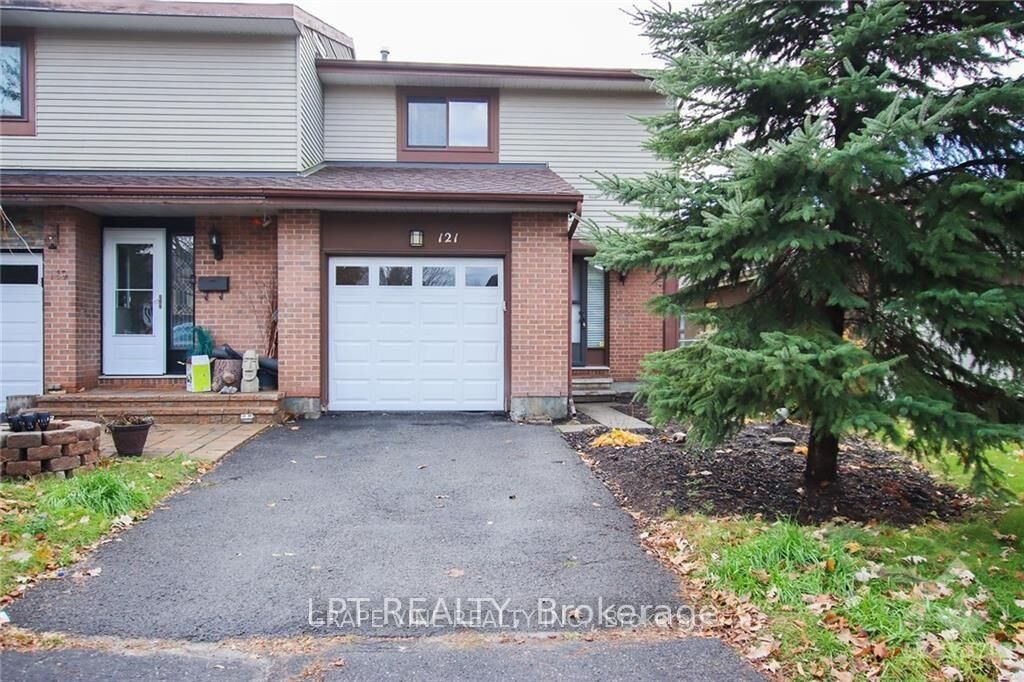 Property Photo:  121 Erin Crescent  ON K1V 9Z3 