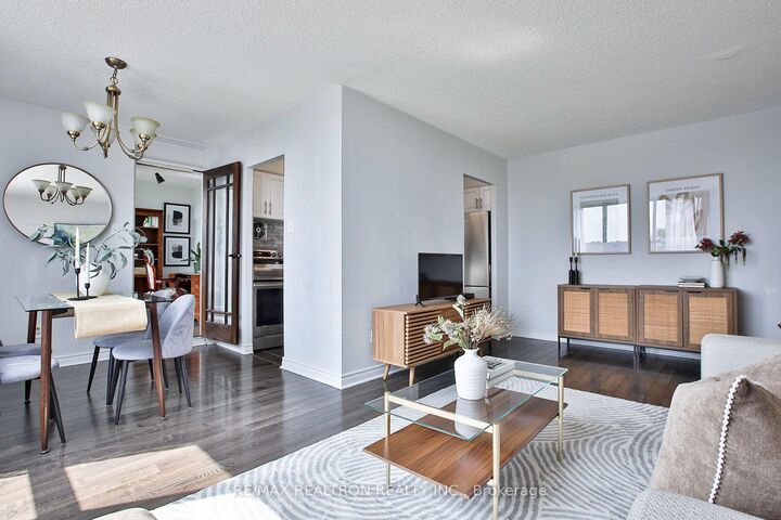 Property Photo: 5 Parkway Forest Drive 711 ON M2J 1L2