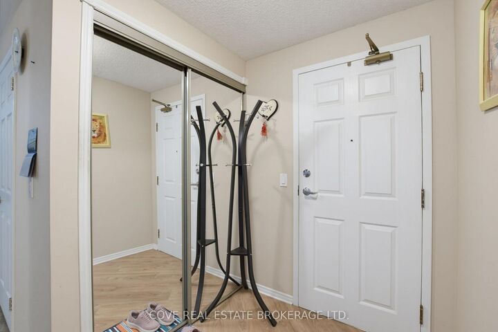 Property Photo:  511 Gainsborough Road 203  ON N6G 4Z5 