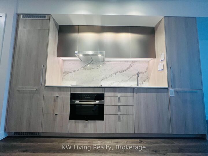 Property Photo: 771 Yonge Street 1902 ON M4W 0B8