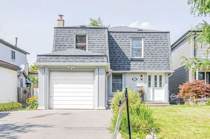 34 Kitsilano Crescent — photo 1