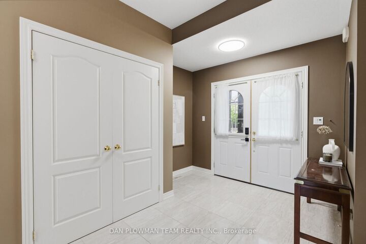 Property Photo:  2243 Pilgrim Square  ON L1L 0B5 