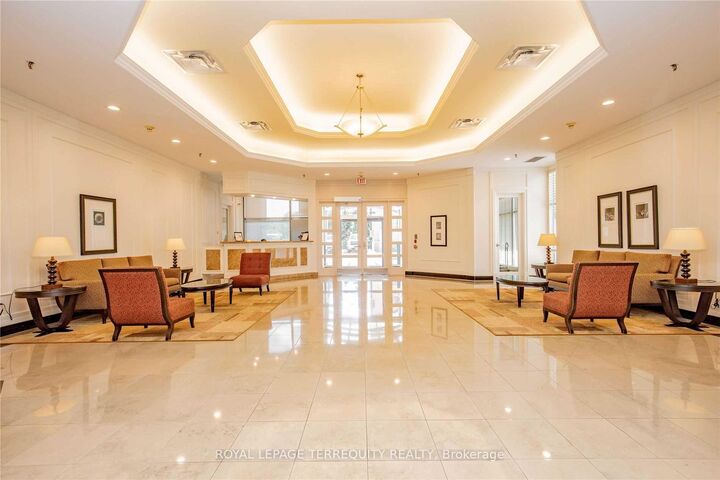 Property Photo: 8 Hillcrest Avenue 1117 ON M2N 6Y6