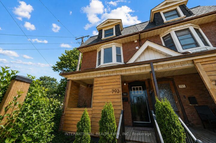 Property Photo:  793 Dufferin Street Upper  ON M6H 3K8 