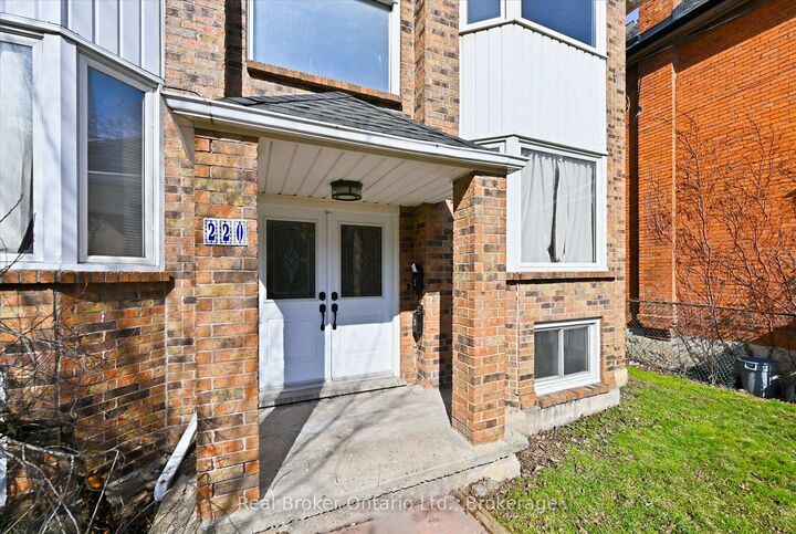 Property Photo:  220 Caroline Street S 1  ON L8P 3L4 