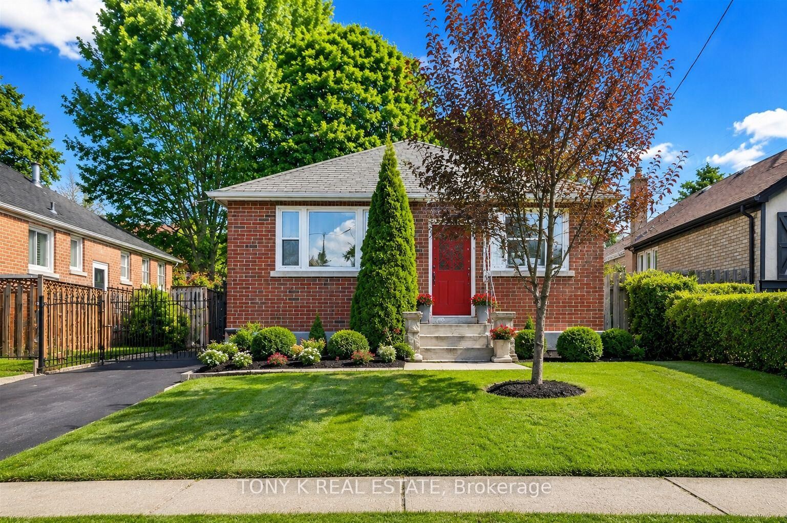 Photo de la propriété:  654 Grierson Street  ON L1G 5J4 