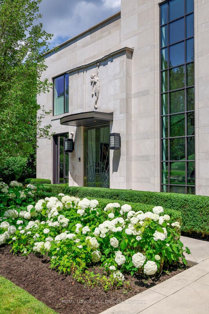 Property Photo: 20 Forest Glen Crescent ON M4N 2E8