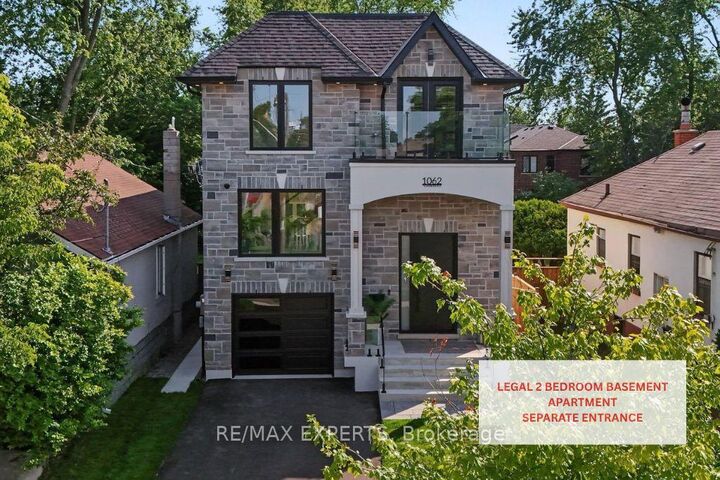 Property Photo: 1062 Alexandra Avenue ON L5E 1Z8