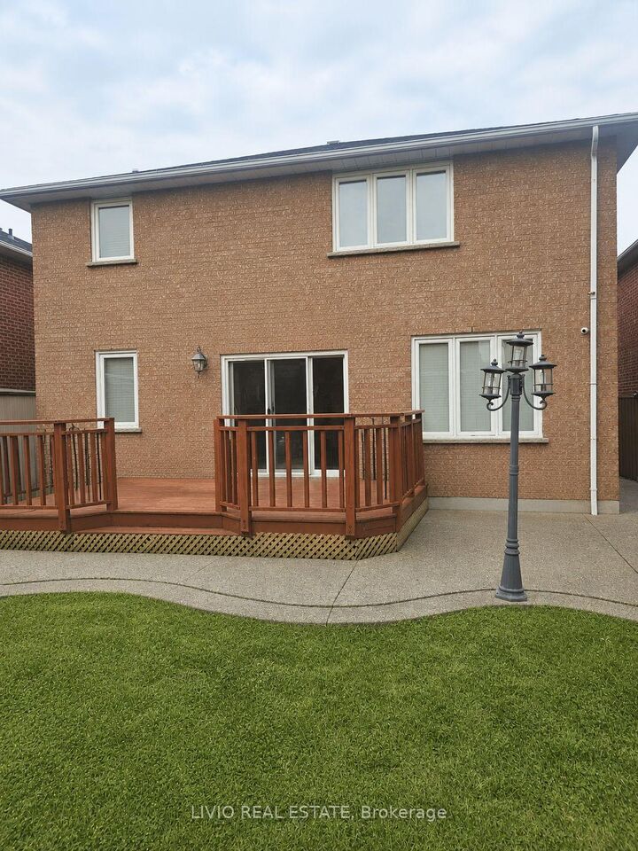 Property Photo: 3067 Eden Oak Crescent ON L5L 5V2